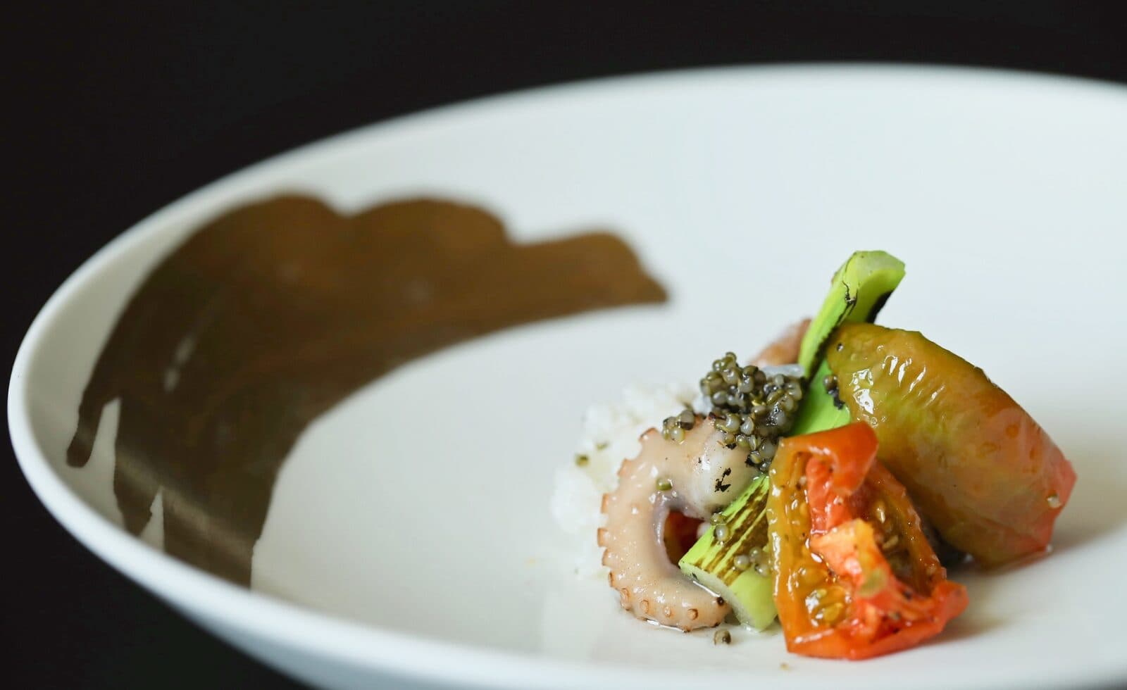 타쿠미곤 스시 플레이팅